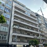 Blocul în care Primăria vrea să înceapă consolidarea, dar lucrările sunt blocate