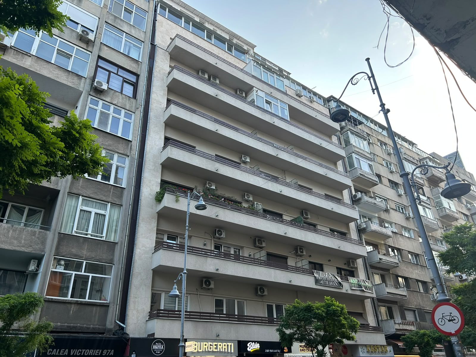 Blocul în care Primăria vrea să înceapă consolidarea, dar lucrările sunt blocate