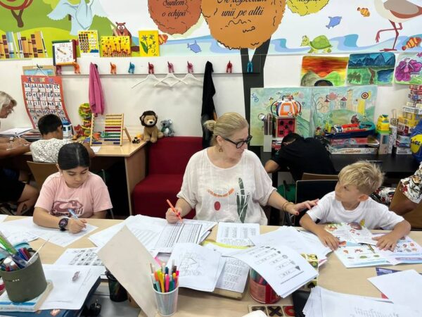 Programe de integrare socială pentru copiii vulnerabili de la Școală Gimnazială Nr. 126. FOTO: Salvaţi Copiii România
