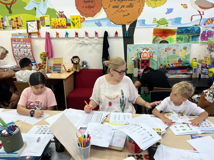 Programe de integrare socială pentru copiii vulnerabili de la Școală Gimnazială Nr. 126. FOTO: Salvaţi Copiii România
