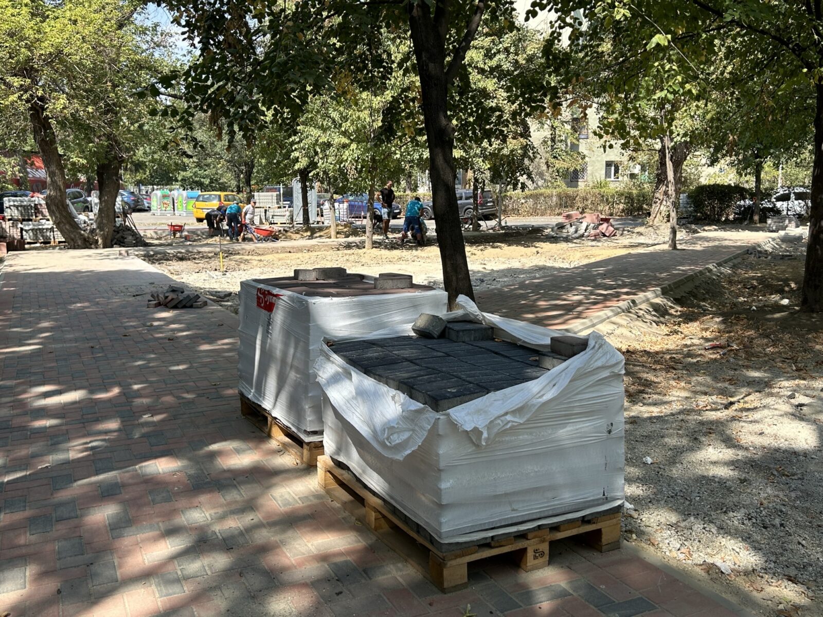 Primăria Sectorului 3 alocă încă 16 milioane de euro pentru „pavele, borduri și garduri”. Foto: Cătălin Anghel-Dimache