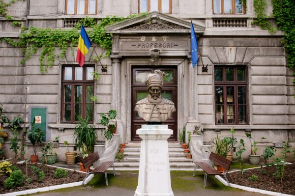 Mai multe șantiere de renovare ale unităților de învățământ din Sectorul 3 ar putea avea indicatori tehnico-economici actualizați. Lucrările la Kretzulescu se scumpesc iar | FOTO: CNMB