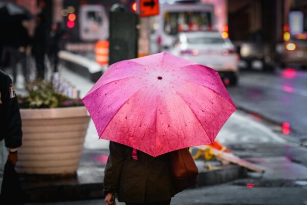 Cod galben de vreme instabilă, sâmbătă după-amiază, în Capitală. Canicula persistă până luni. Foto: Unsplash