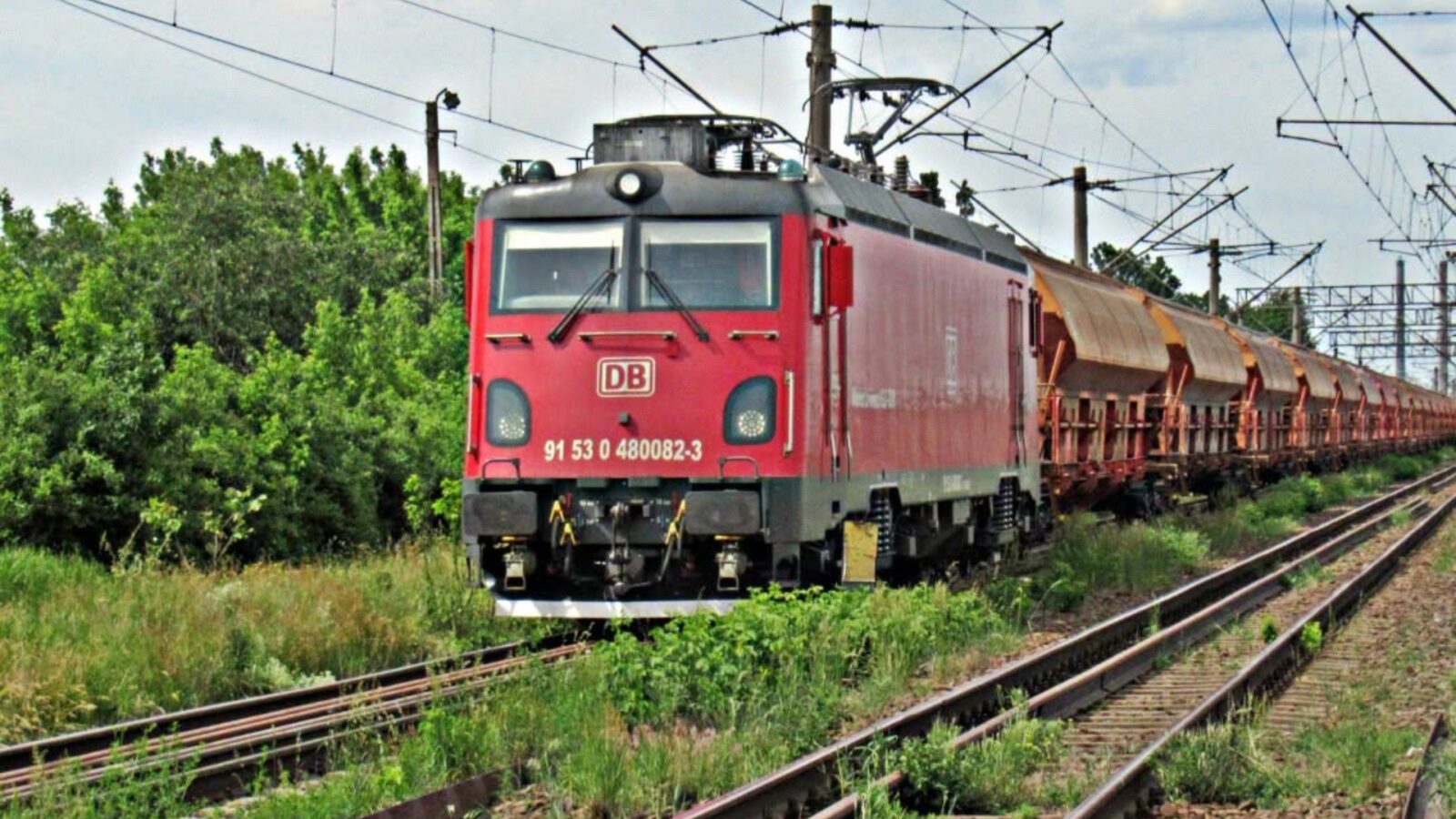 Cum au deraiat două locomotive în același loc din București, la distanță de câteva zile