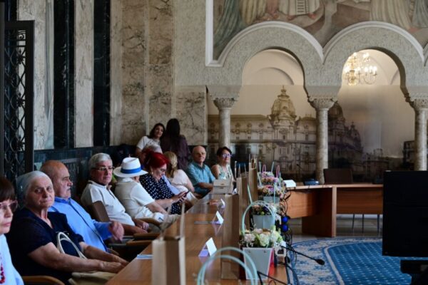 12 cupluri din Sectorul 1 au fost sărbătorite de primărie cu ocazia aniversării nunții de aur | FOTO: PS1