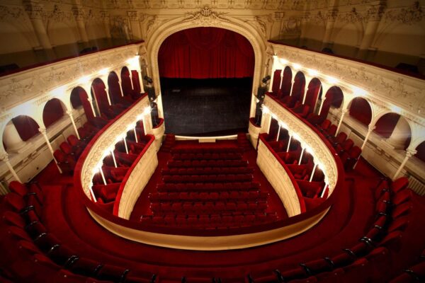 concursurile conducerea teatrelor bucureștene