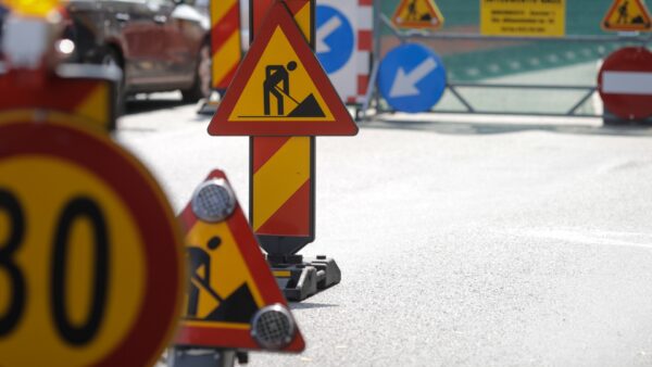 Surpare pe Bd. Basarabia din București. Traficul este restricționat din cauza riscului de prăbușire a carosabilului