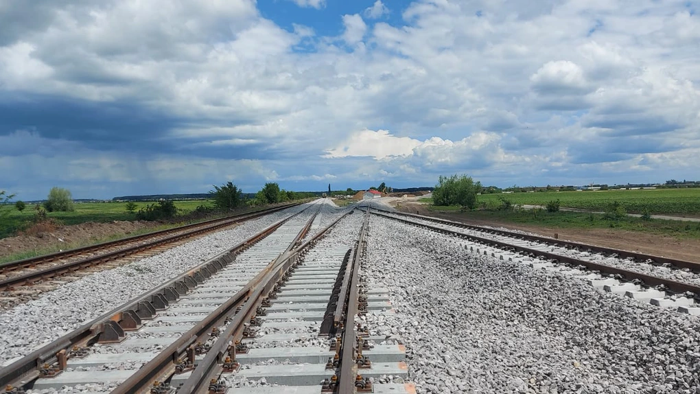 Canicula dă peste cap și circulația feroviară. Ar putea fi impuse restricții de viteză. FOTO: economica.net