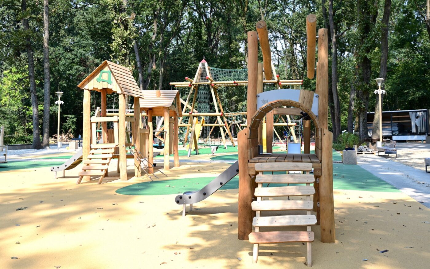 Se redeschide locul de joacă din Băneasa. Echipamentele noi îi așteaptă pe copii, din acest weekend. FOTO: PS1