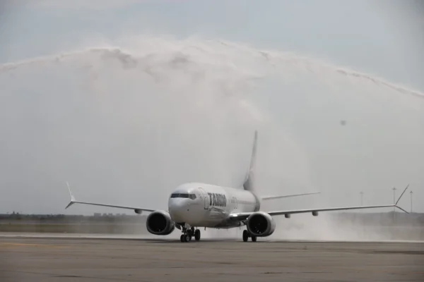 Primul avion nou din ultimii 20 de ani va zbura pe ruta București - Amsterdam. FOTO: tarom.ro