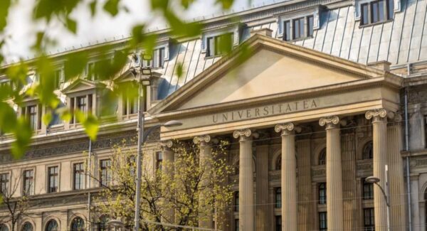 Universitatea din București scoate peste 5.800 de locuri la concurs în sesiunea de toamnă. Admiterea se încheie săptămâna viitoare | FOTO: unibuc.ro
