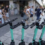 Trotinetele electrice de închiriat vor fi complet restricționate în parcurile din Capitală. Măsura se va aplica și la evenimentele cu public mare | FOTO: Inquam Photos /George Călin