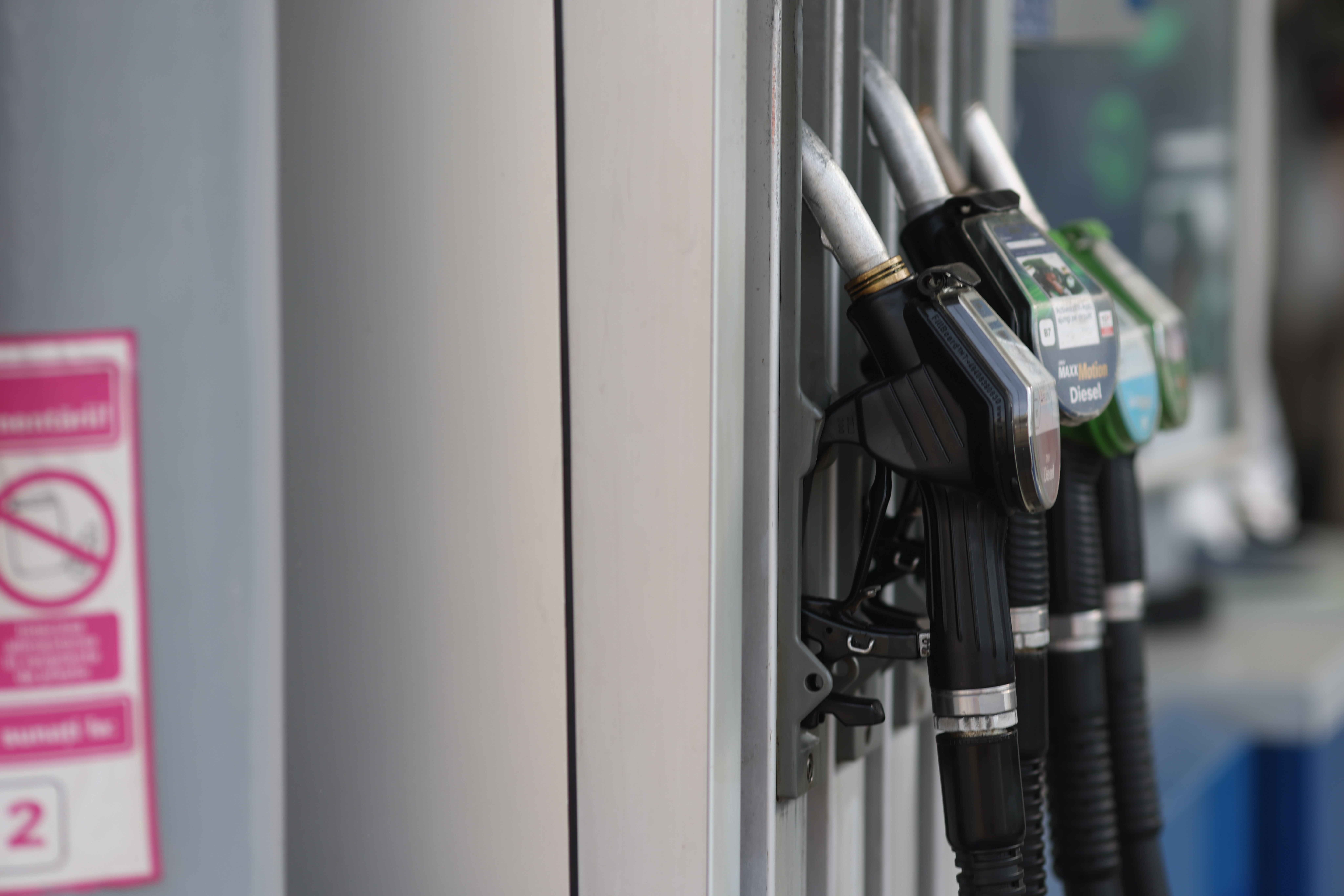 Benzina, mai aproape de pragul psihologic de 10 lei. Prețurile la pompele din Capitală au crescut | FOTO: Inquam Photos /George Călin