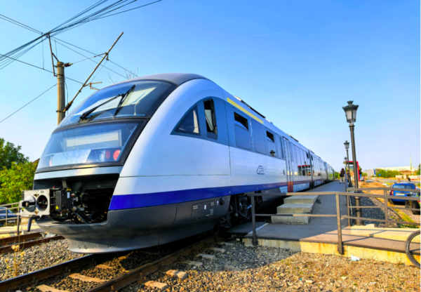 Un tren care mergea spre Aeroport s-a defectat la Parc Mogoșoaia. Mecanicul la pornit, după 20 de minue | Club Feroviar. FOTO: Club Feroviar