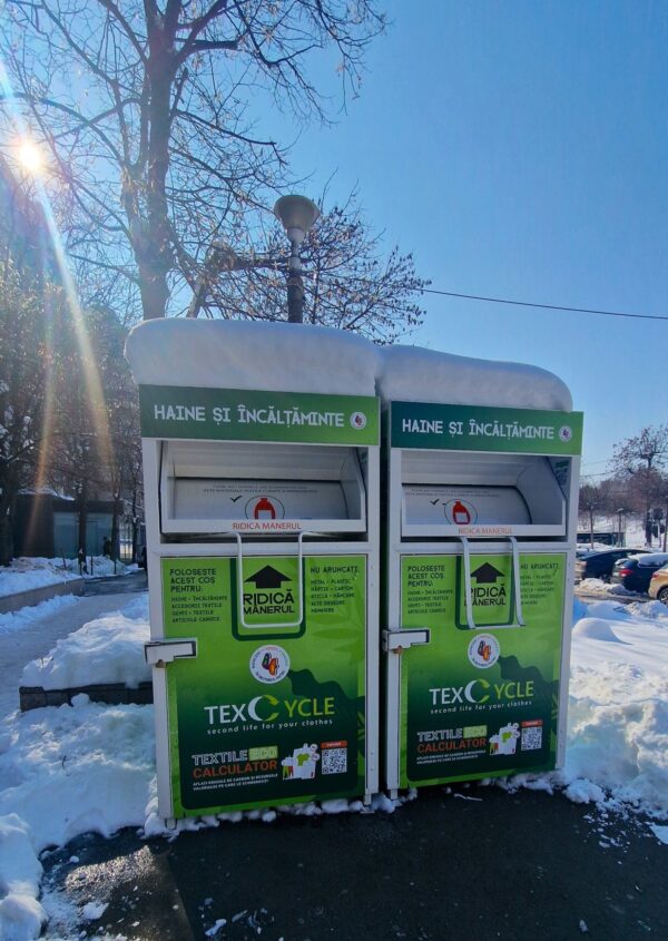 Sector 4 | Hainele vechi și încălțămintea nu se aruncă la gunoi. Primăria a pus containere pentru colectare, în mai multe zone. FOTO: PS4