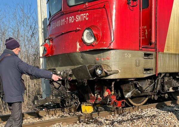 Accidentul feroviar, produs de un şofer fără permis. FOTO: clubferoviar.ro