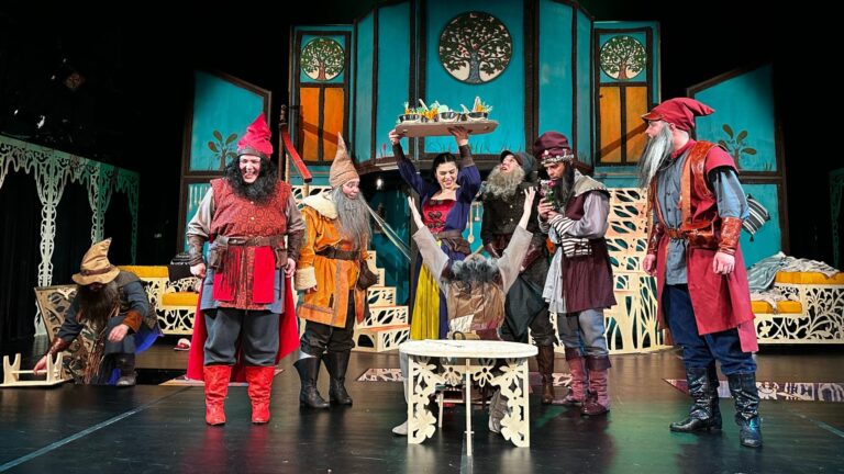 Spectacole pentru cei mici, în octombrie, la Teatrul Ion Creangă