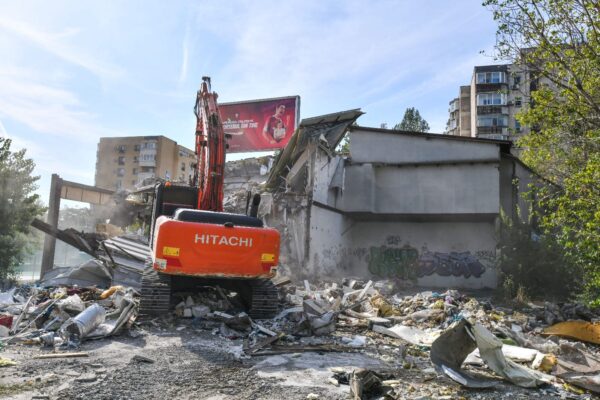 Clădirea construită ilegal din Militari a fost demolată