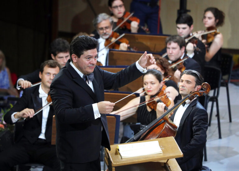 Repetiții cu publicul la Masterclass-ul condus de Cristian Măcelaru, în cadrul Concursului Enescu 2024