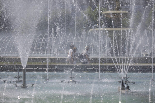 Codul portocaliu de căldură se prelungește.