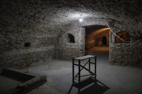 Carte și film despre Club A. Imagine cu șantierul incintei în care a funcționat localul.