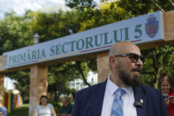 Aprobarea blocurilor de 35 de etaje respectă legea, susține Primăria condusă de Piedone FOTO: Inquam Photos / Octav Ganea