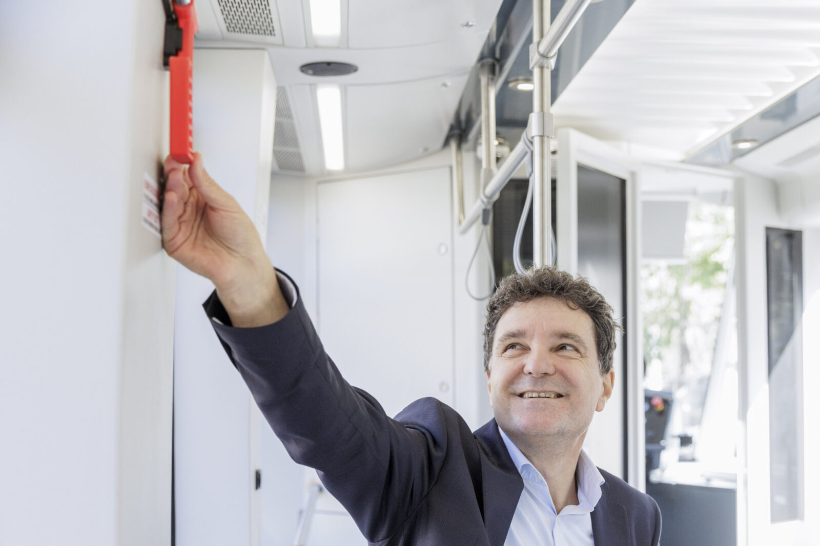 Dictatorul” Nicușor i-a bătut, la un loc, pe Lasconi, Ciolacu, Georgescu și Geoană