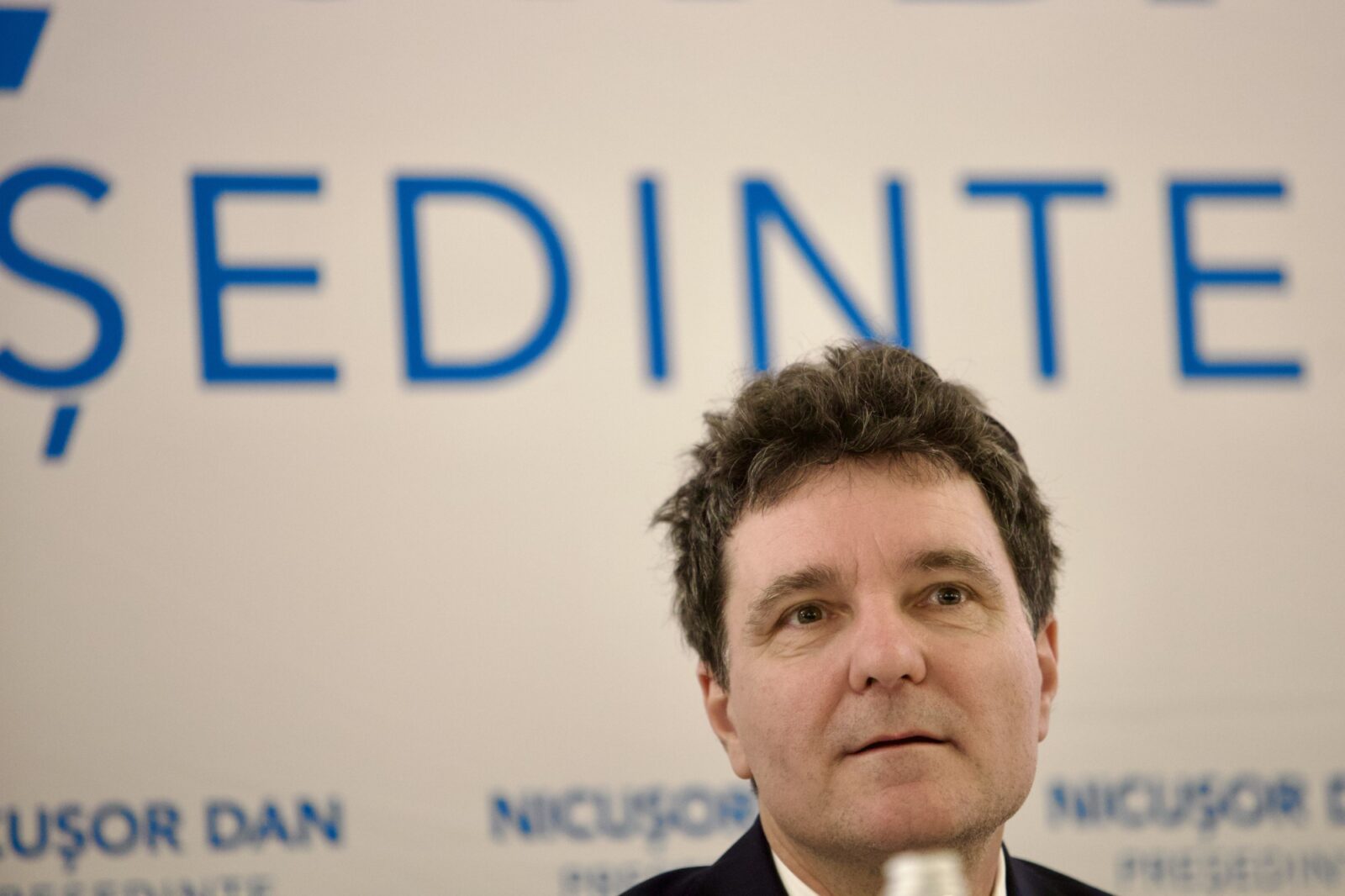 Nicuşor Dan în campanie. FOTO: INQUAM / Ovidiu Matiu