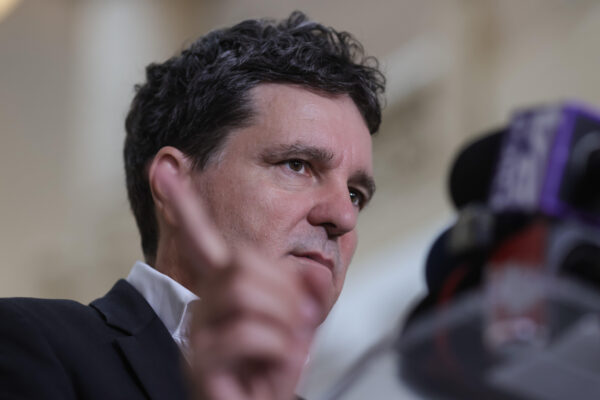 Nicuşor Dan nu a colaborat cu Securitatea