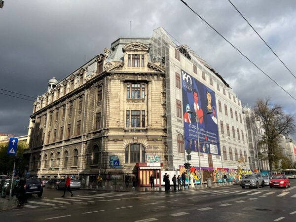 Universitatea din București dă vina pe tâmplăria veche pentru lipsa căldurii în Palatul Universității