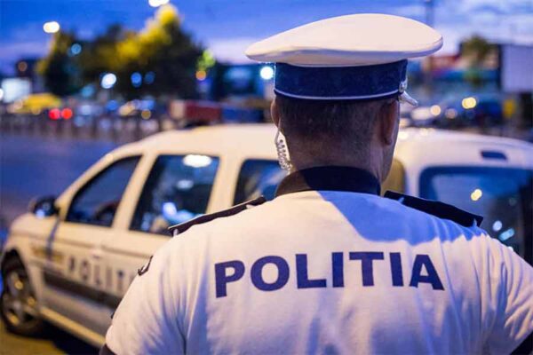 Trei polițiști anchetați pentru luare de mită, instigare la fals și înșelăciune
