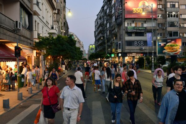 Spectacole pe Calea Victoriei.