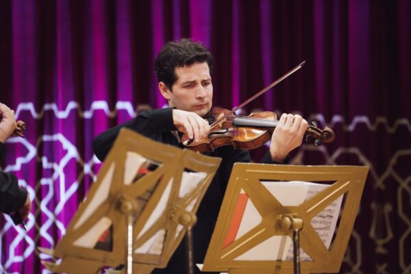 Violonistul Valentin Șerban. Foto: Alex Damian