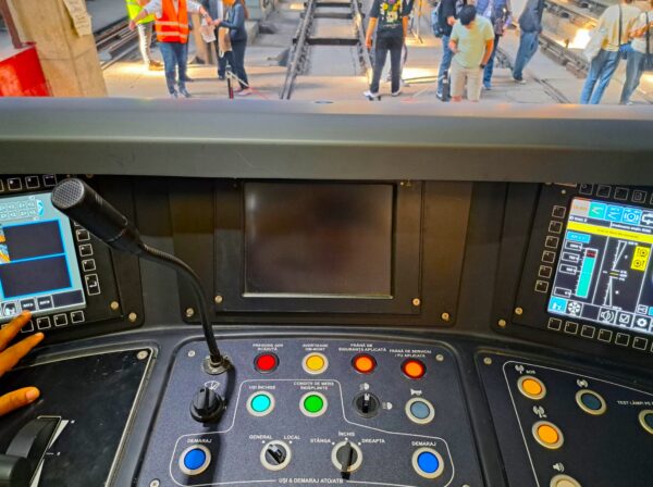 FOTOGALERIE | Noua ramă „Giurgiu” pentru M5, expusă ca la muzeu în Depoul Berceni. FOTO: Alexandru Stan