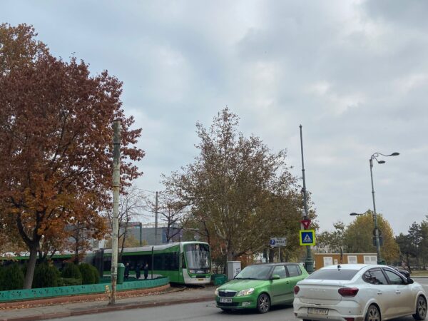 Al doilea stâlp pe dos, „comunist”, la Unirii.