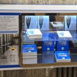 Carte despre metrou, la mica bibliotecă de la Unirii