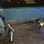 A sărit cu mașina de la etajul doi al unui mall din București. Foto Info Trafic București și Ilfov