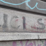 Inscripţiile de pe Palatul Universităţii, în pericol.