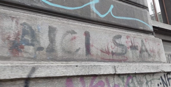 Inscripţiile de pe Palatul Universităţii, în pericol.