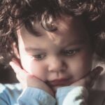 Bani europeni pentru copiii vulnerabili din sectoarele 1 și 5. Foto: Unsplash