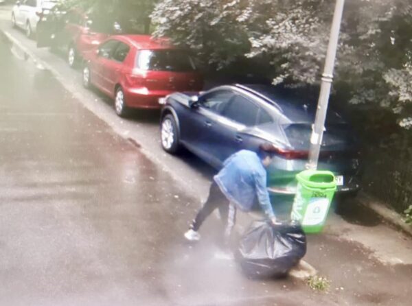 Au aruncat gunoi pe spațiul public și au fost filmați. Foto: Primăria Sectorului 6