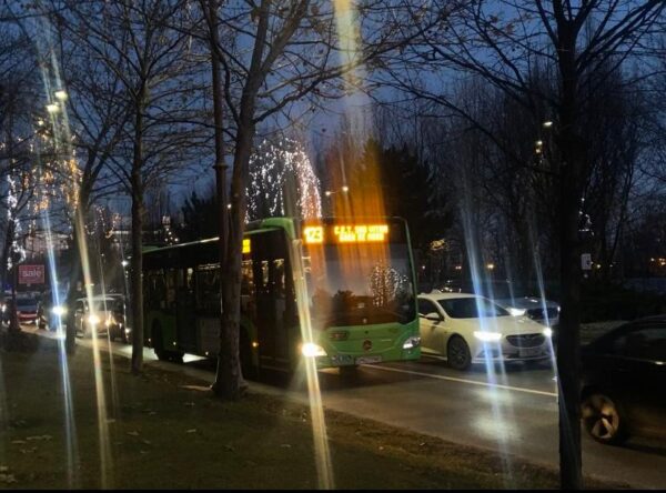 să circule pe benzile unice