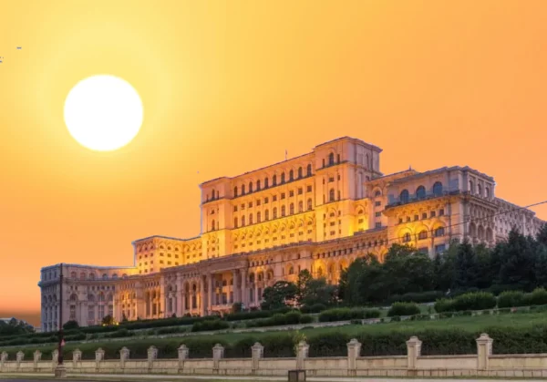 Valurile de căldură care au afectat Bucureștiul și Ilfovul au crescut de patru ori în intensitate. Foto: colaj