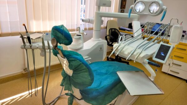 Un laborator de practică în odontoterapia restauratoare va funcționa pentru studenții la stomatologie. FOTO: Arhiva