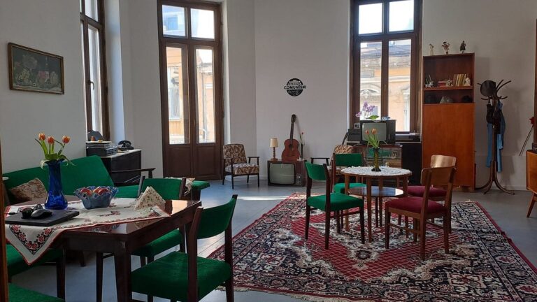 Cafeneaua muzeu dedicată comunismului, din Capitală, se mută
