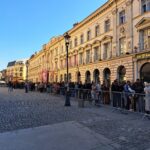 Sute de moldoveni au stat la coadă la vot în București. Foto Alexandru Stan