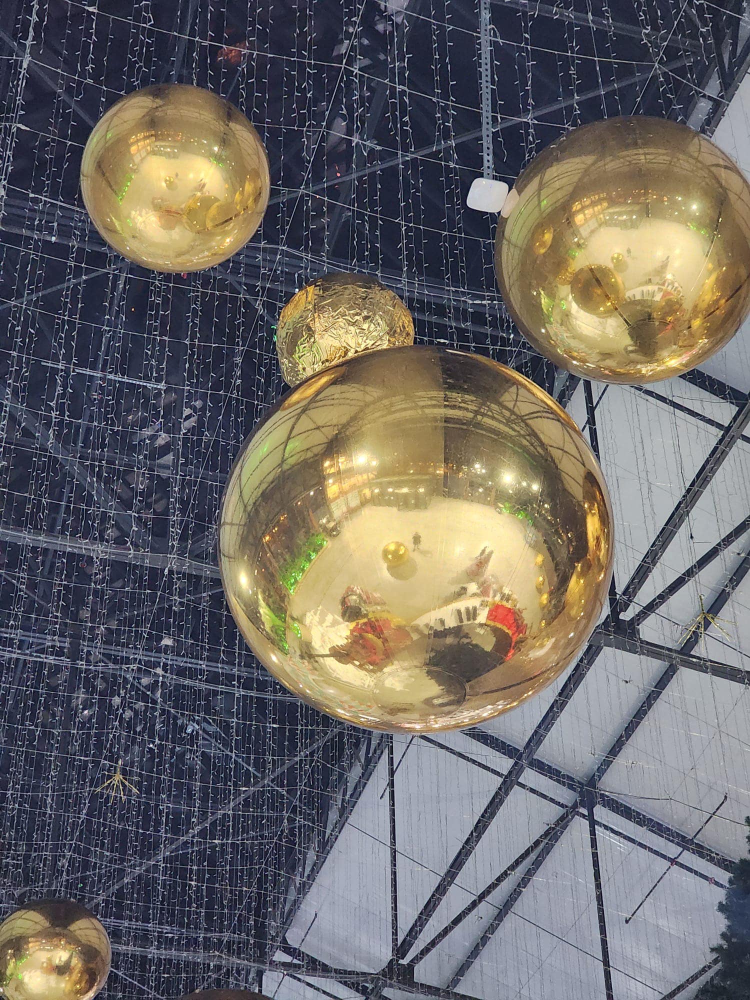 Cum arată târgul de Crăciun de la Hala Laminor