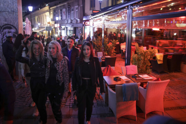 Bucureştiul în topul oraşelor unde se iau cine târzii FOTO: INQUAM / Octav Ganea