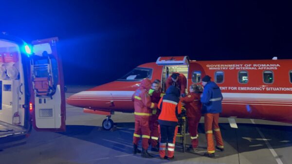 Două fetițe cu arsuri grave, aduse la București. Foto: DSU