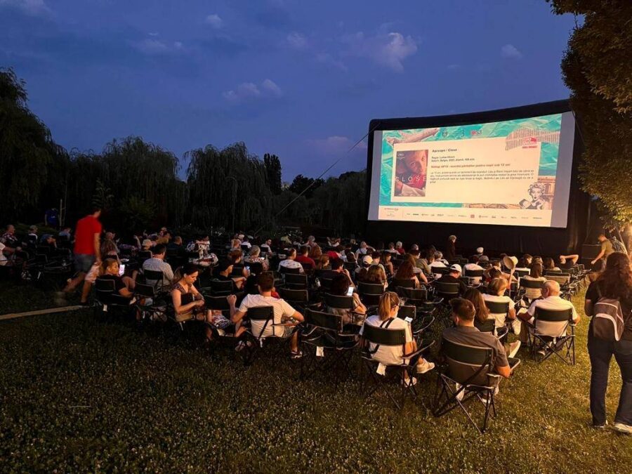 Proiecții de film în parcul Titan/ Foto: FB/ Primăria Sectorului 3